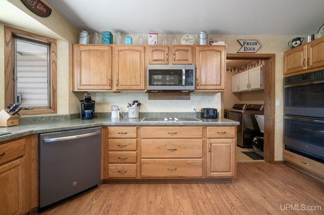 N4579 M67 Highway, Chatham, MI 49816