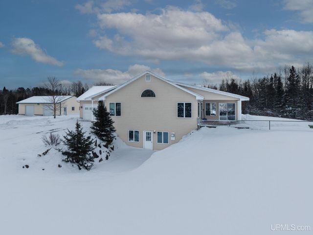 N4579 M67 Highway, Chatham, MI 49816