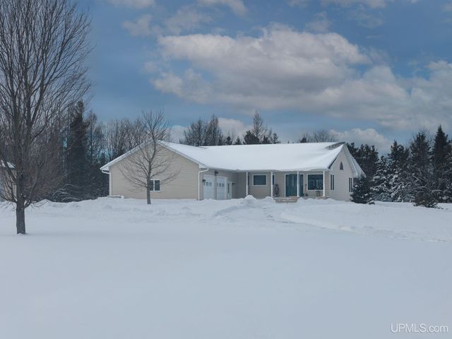 N4579 M67 Highway, Chatham, MI 49816