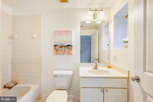 15 YOGURT LN, Baltimore, MD 21231