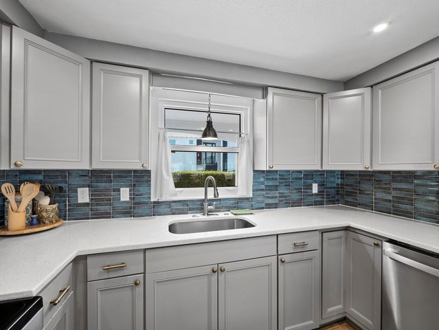 691 TARAWITT DRIVE, Longboat Key, FL 34228