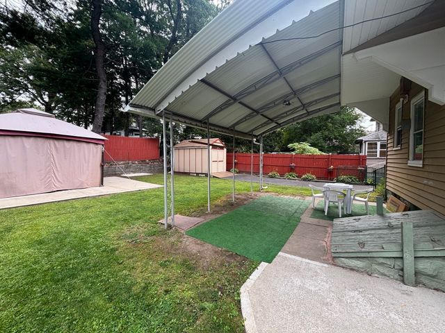 47 Preston St, Springfield, MA 01109