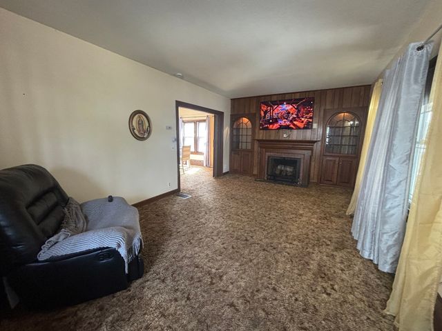 47 Preston St, Springfield, MA 01109