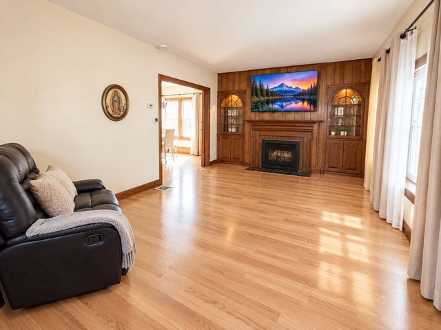 47 Preston St, Springfield, MA 01109