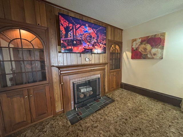 47 Preston St, Springfield, MA 01109
