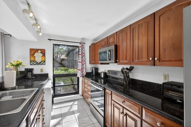 101 Brackenwood Road, Palm Beach Gardens, FL 33418