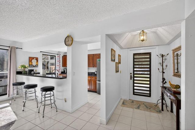 101 Brackenwood Road, Palm Beach Gardens, FL 33418