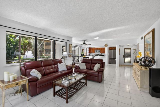 101 Brackenwood Road, Palm Beach Gardens, FL 33418