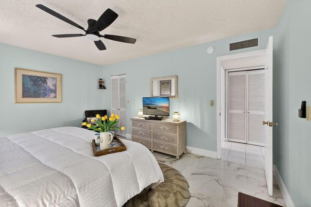 101 Brackenwood Road, Palm Beach Gardens, FL 33418