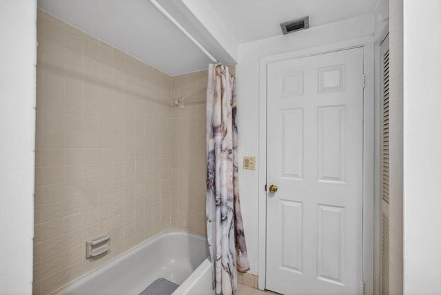 101 Brackenwood Road, Palm Beach Gardens, FL 33418