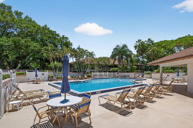 101 Brackenwood Road, Palm Beach Gardens, FL 33418