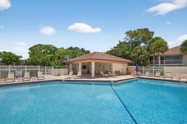 101 Brackenwood Road, Palm Beach Gardens, FL 33418