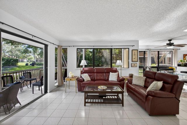 101 Brackenwood Road, Palm Beach Gardens, FL 33418