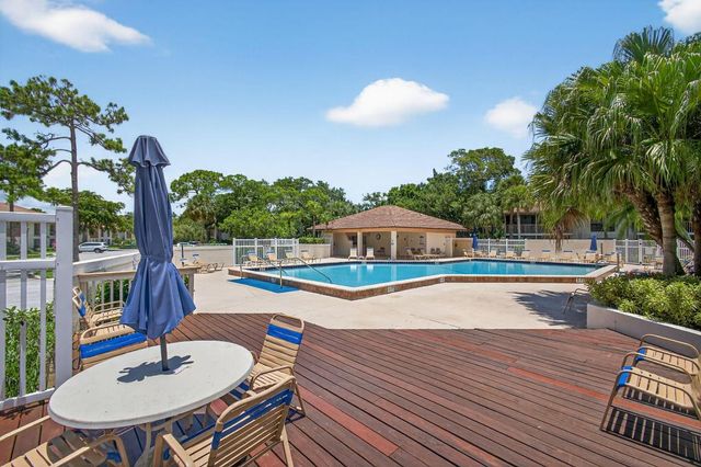 101 Brackenwood Road, Palm Beach Gardens, FL 33418