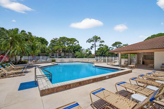 101 Brackenwood Road, Palm Beach Gardens, FL 33418