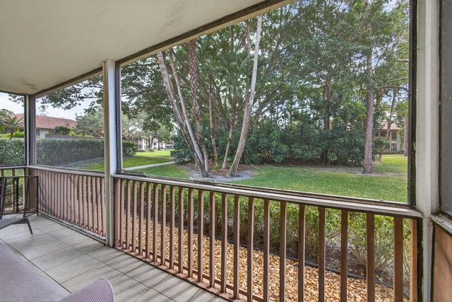 101 Brackenwood Road, Palm Beach Gardens, FL 33418