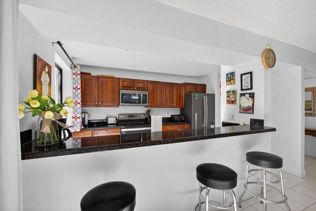 101 Brackenwood Road, Palm Beach Gardens, FL 33418