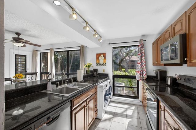 101 Brackenwood Road, Palm Beach Gardens, FL 33418