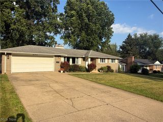 800 Woodview Drive NE, Massillon, OH 44646