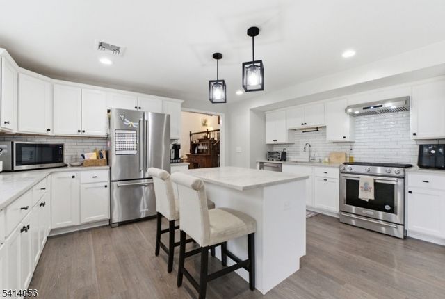 61 Queen Anne Dr, Bernards Twp., NJ 07920