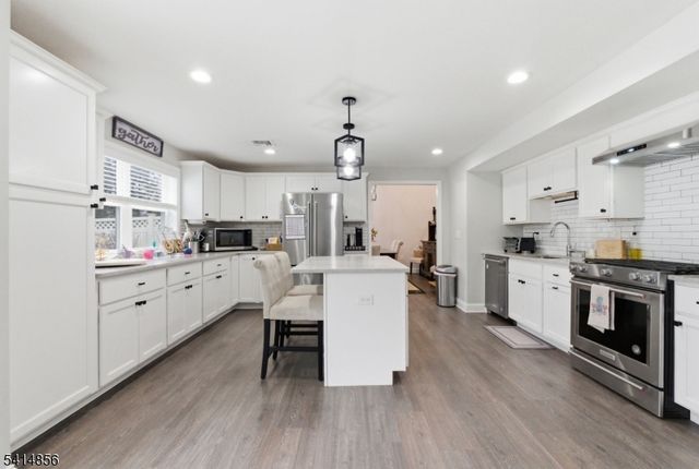 61 Queen Anne Dr, Bernards Twp., NJ 07920