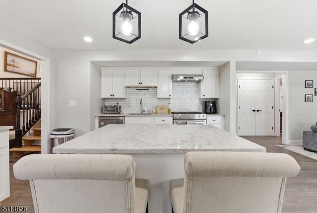 61 Queen Anne Dr, Bernards Twp., NJ 07920