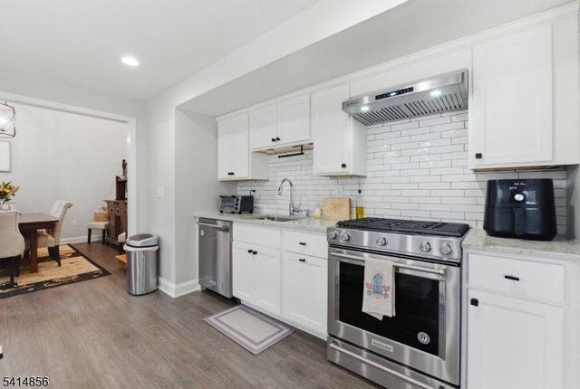 61 Queen Anne Dr, Bernards Twp., NJ 07920