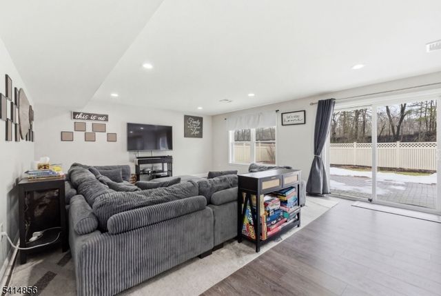 61 Queen Anne Dr, Bernards Twp., NJ 07920