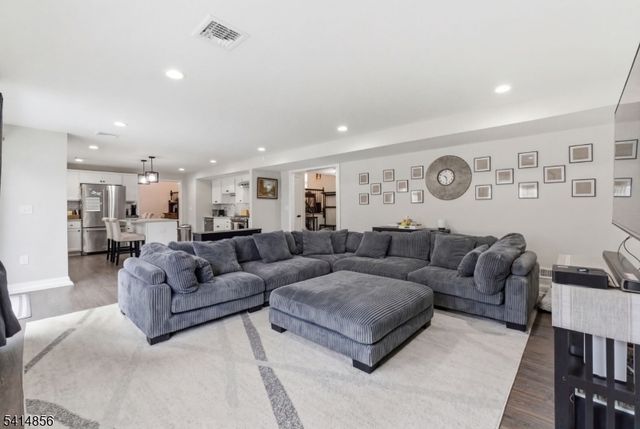 61 Queen Anne Dr, Bernards Twp., NJ 07920