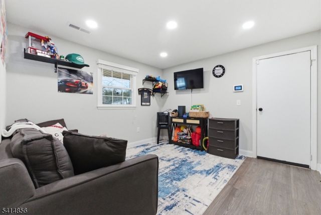 61 Queen Anne Dr, Bernards Twp., NJ 07920