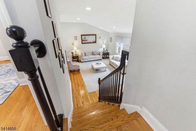 61 Queen Anne Dr, Bernards Twp., NJ 07920