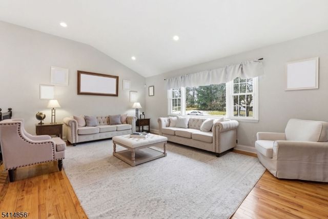 61 Queen Anne Dr, Bernards Twp., NJ 07920