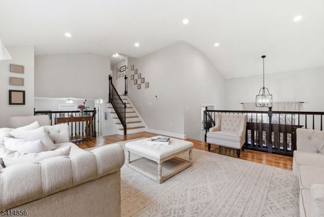 61 Queen Anne Dr, Bernards Twp., NJ 07920