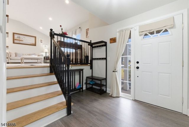 61 Queen Anne Dr, Bernards Twp., NJ 07920