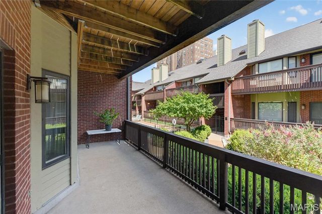 4465 W Pine Boulevard 15, St Louis, MO 63108