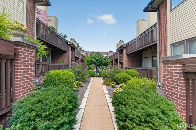 4465 W Pine Boulevard 15, St Louis, MO 63108