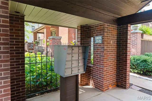 4465 W Pine Boulevard 15, St Louis, MO 63108