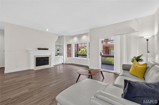 4465 W Pine Boulevard 15, St Louis, MO 63108