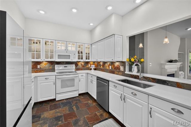 4465 W Pine Boulevard 15, St Louis, MO 63108
