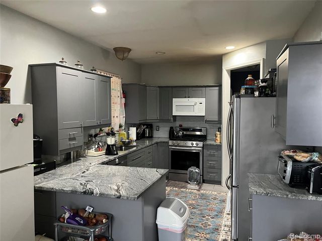 33558 Ashton Dr, Sterling Heights, MI 48312