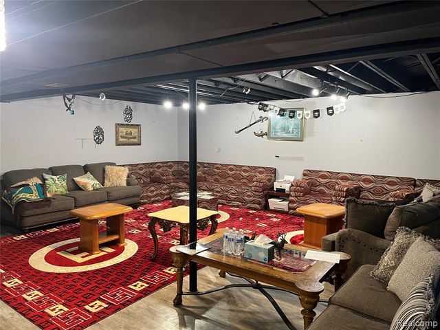 33558 Ashton Dr, Sterling Heights, MI 48312