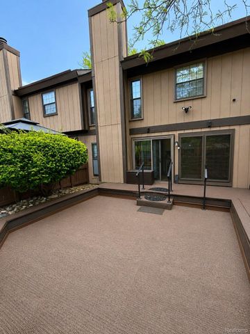 25215 Greenbrooke Drive, Southfield, MI 48033