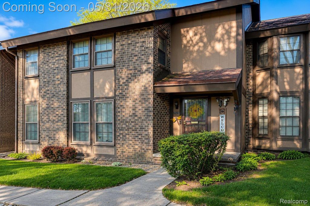 25215 Greenbrooke Drive, Southfield, MI 48033