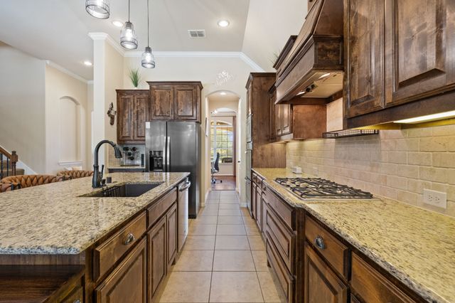 9902 Clubhouse Circle, Rowlett, TX 75089