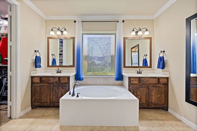 9902 Clubhouse Circle, Rowlett, TX 75089