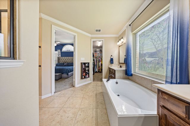 9902 Clubhouse Circle, Rowlett, TX 75089