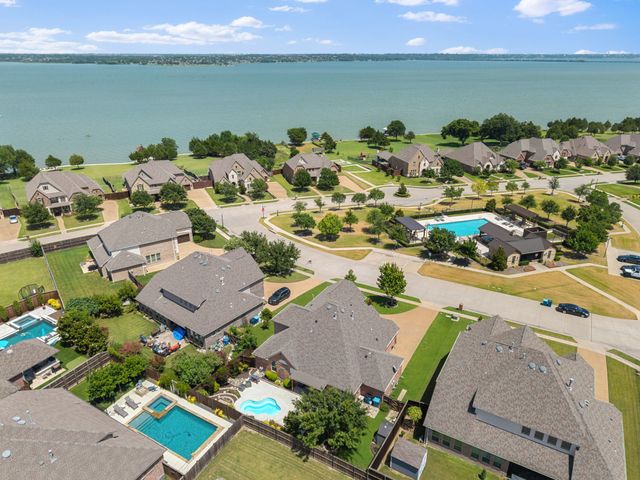9902 Clubhouse Circle, Rowlett, TX 75089