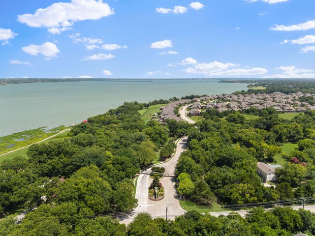 9902 Clubhouse Circle, Rowlett, TX 75089