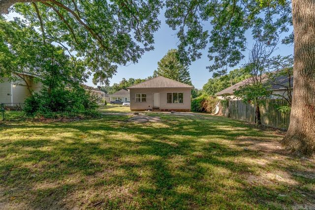 1322 W Huntington Ave, Jonesboro, AR 72401