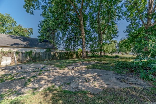 1322 W Huntington Ave, Jonesboro, AR 72401